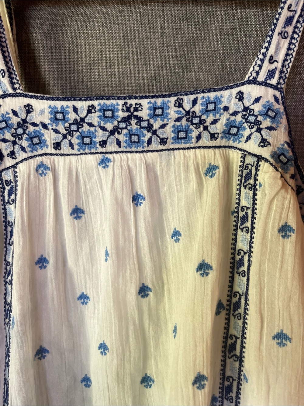 Joie White Tank Top with Blue Embroidered Motif Medium - Picture 2 of 6
